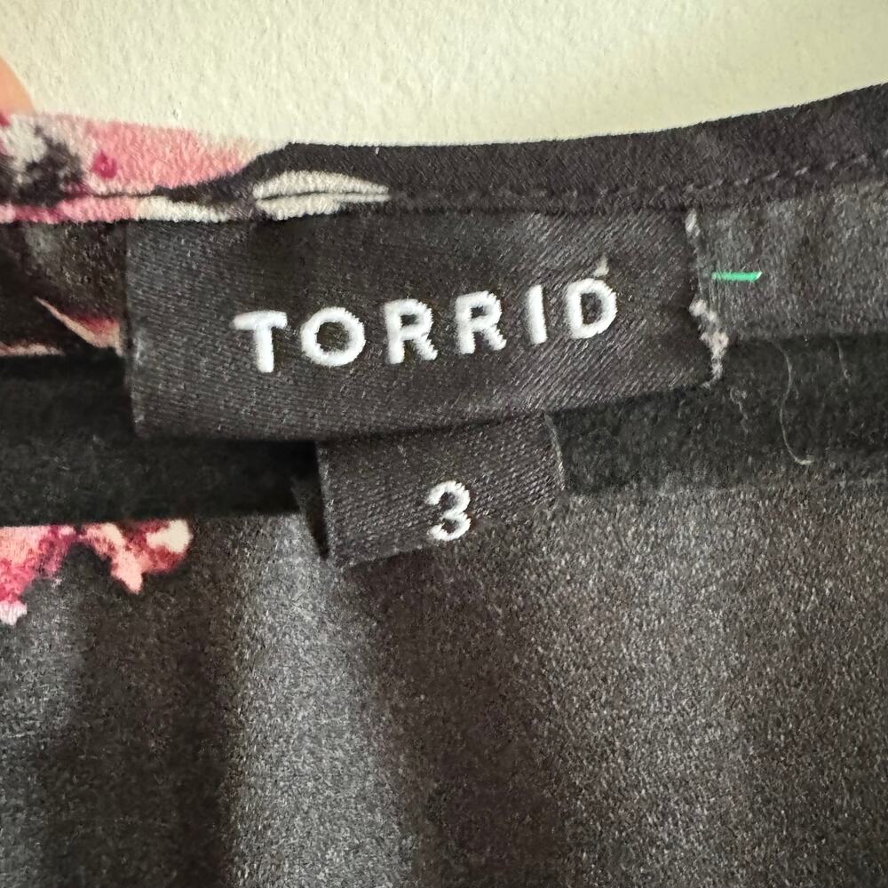 Torrid Black Floral Georgette Flutter Sleeve Blouse Round Neck Black Sz 3X Plus - Picture 3 of 6